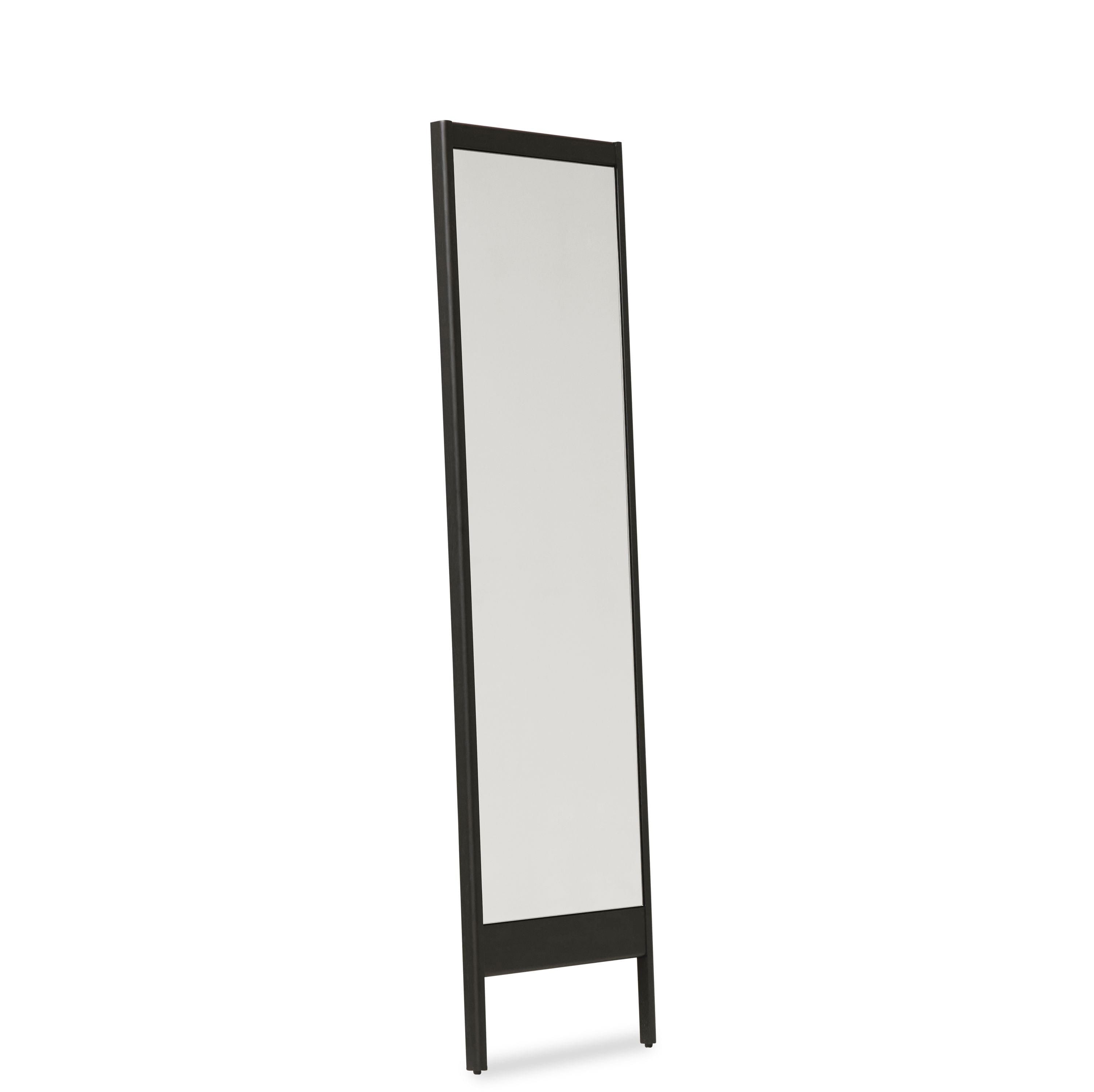 Form&Refine En linjespegel, svartfärgad ek