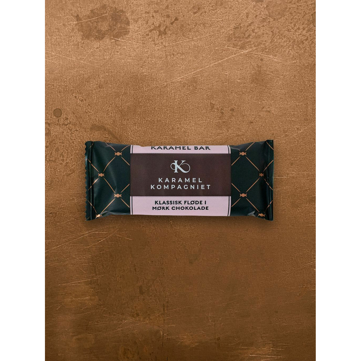 Karamel Kompagniet Karamellbar, klassisk grädde i mörk choklad 50g