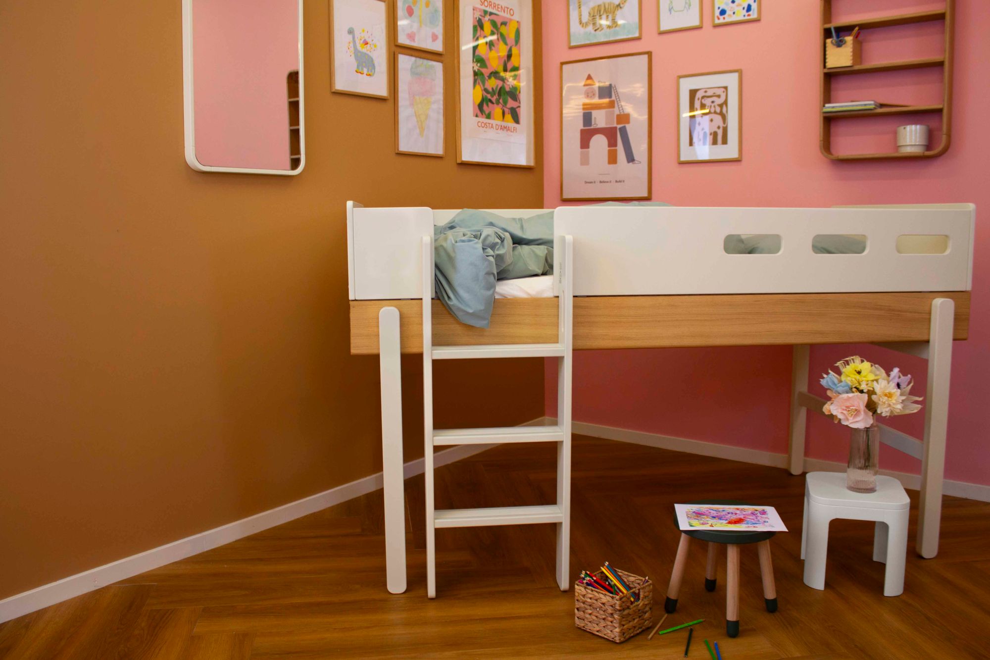 FLEXA Mid-high bed with straight ladder
