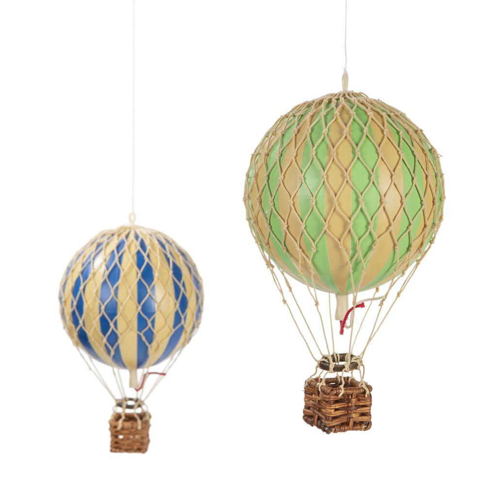 Authentic Models Flyger himlen oro med luftballonger, tydliga färger