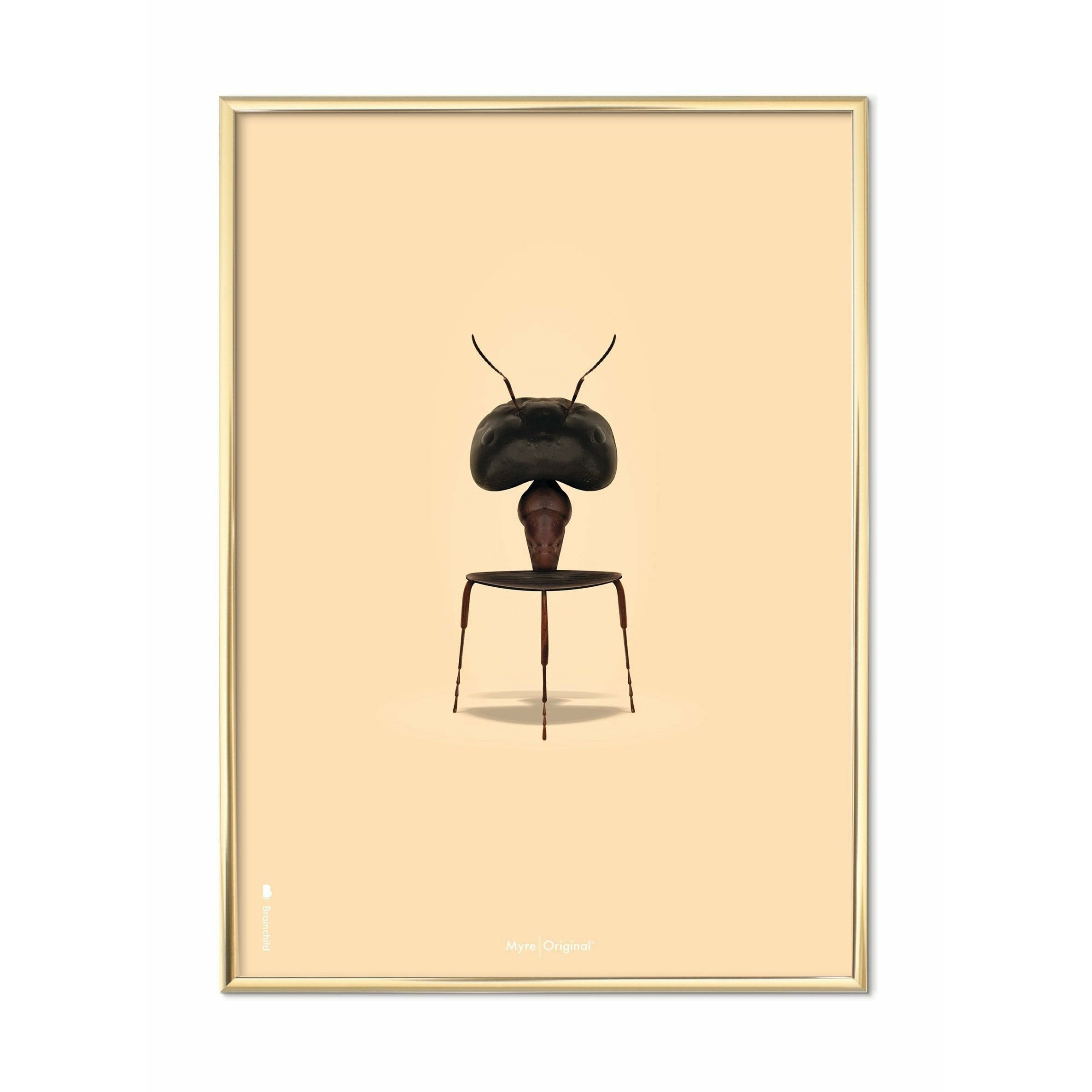 Brainchild Ant Classic Poster, mässingsfärgad ram 30x40 cm, sandfärgad bakgrund