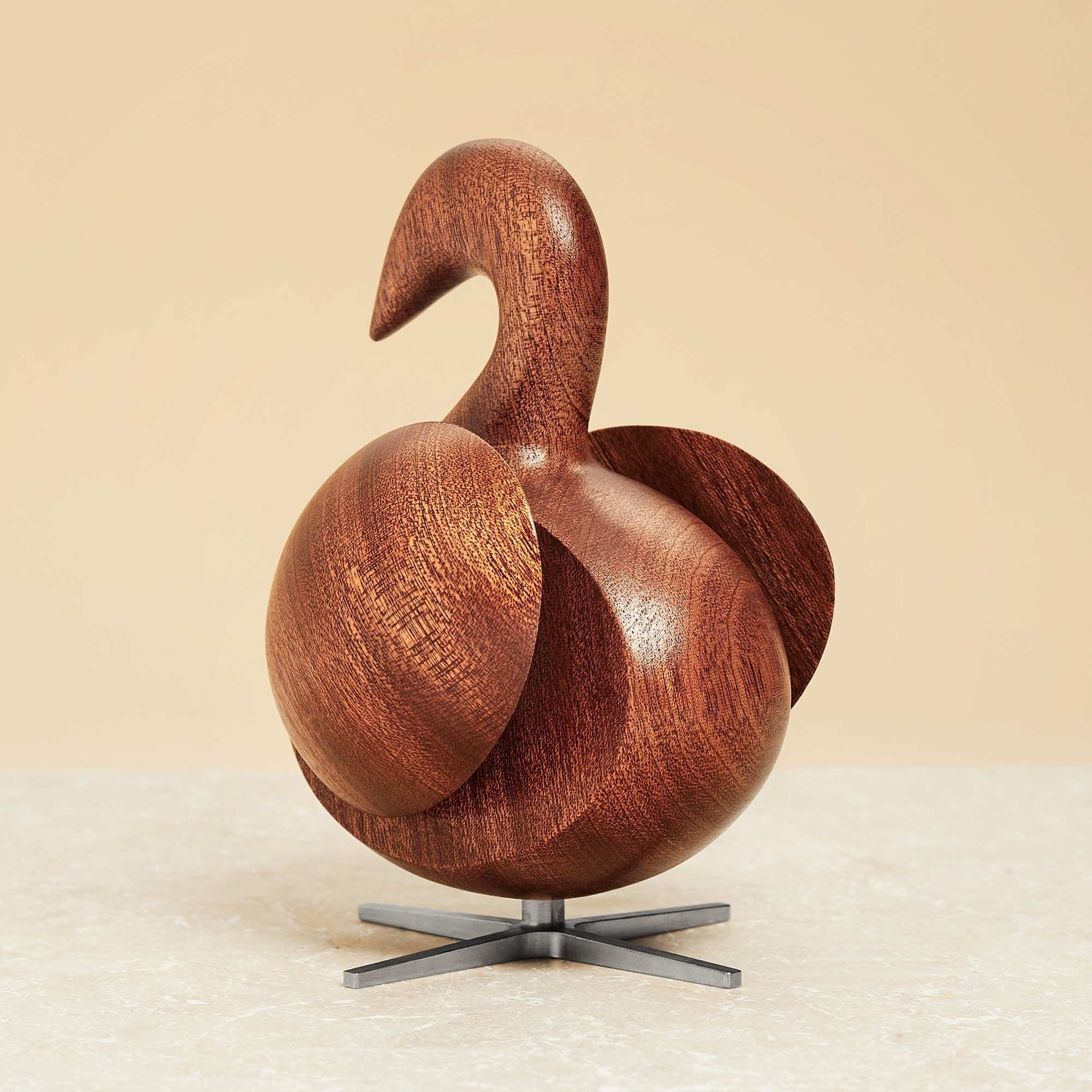Brainchild Swan Wood Figure Mahogany, stålfot