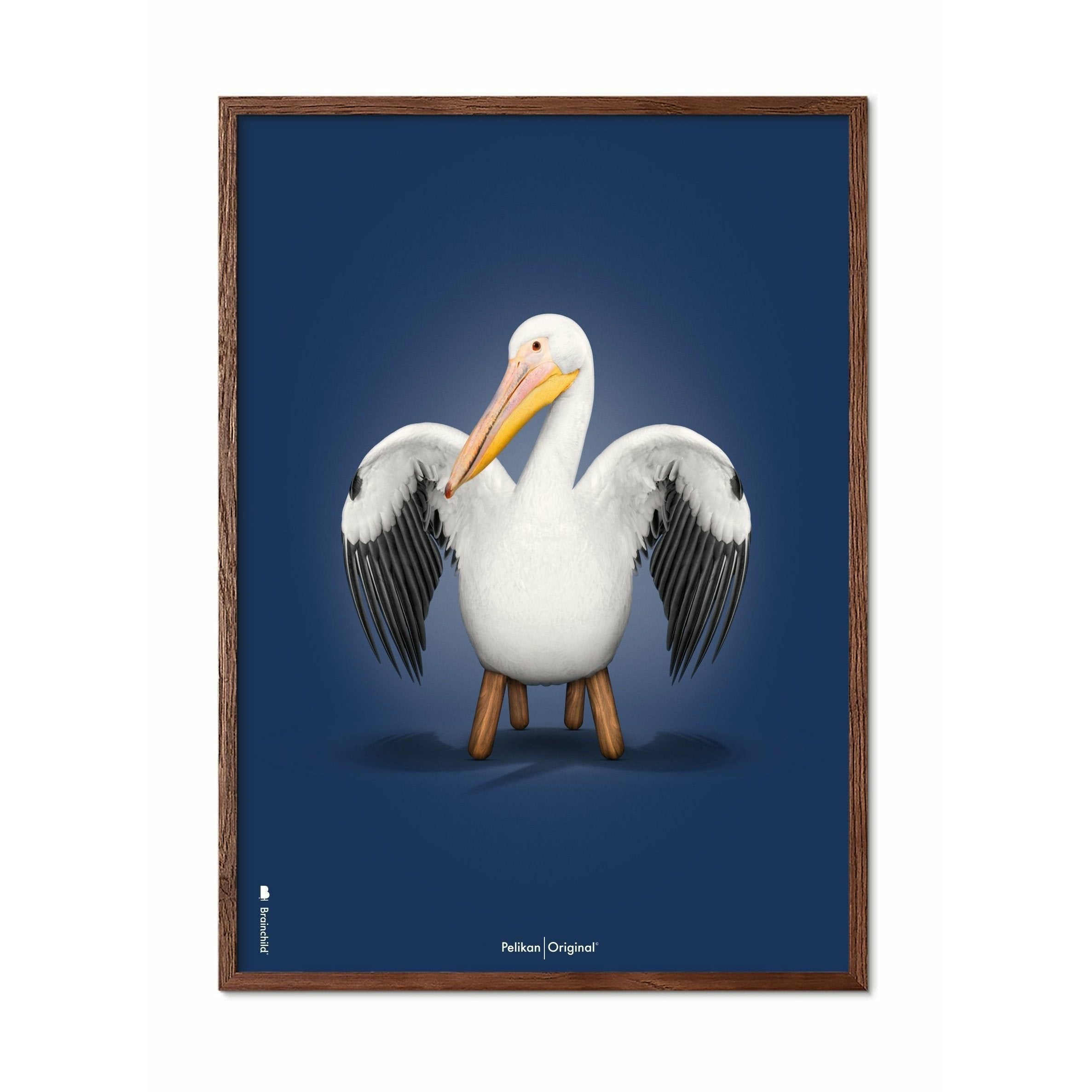 Brainchild Pelican Classic -affisch, ram i mörkt trä 70x100 cm, mörkblå bakgrund