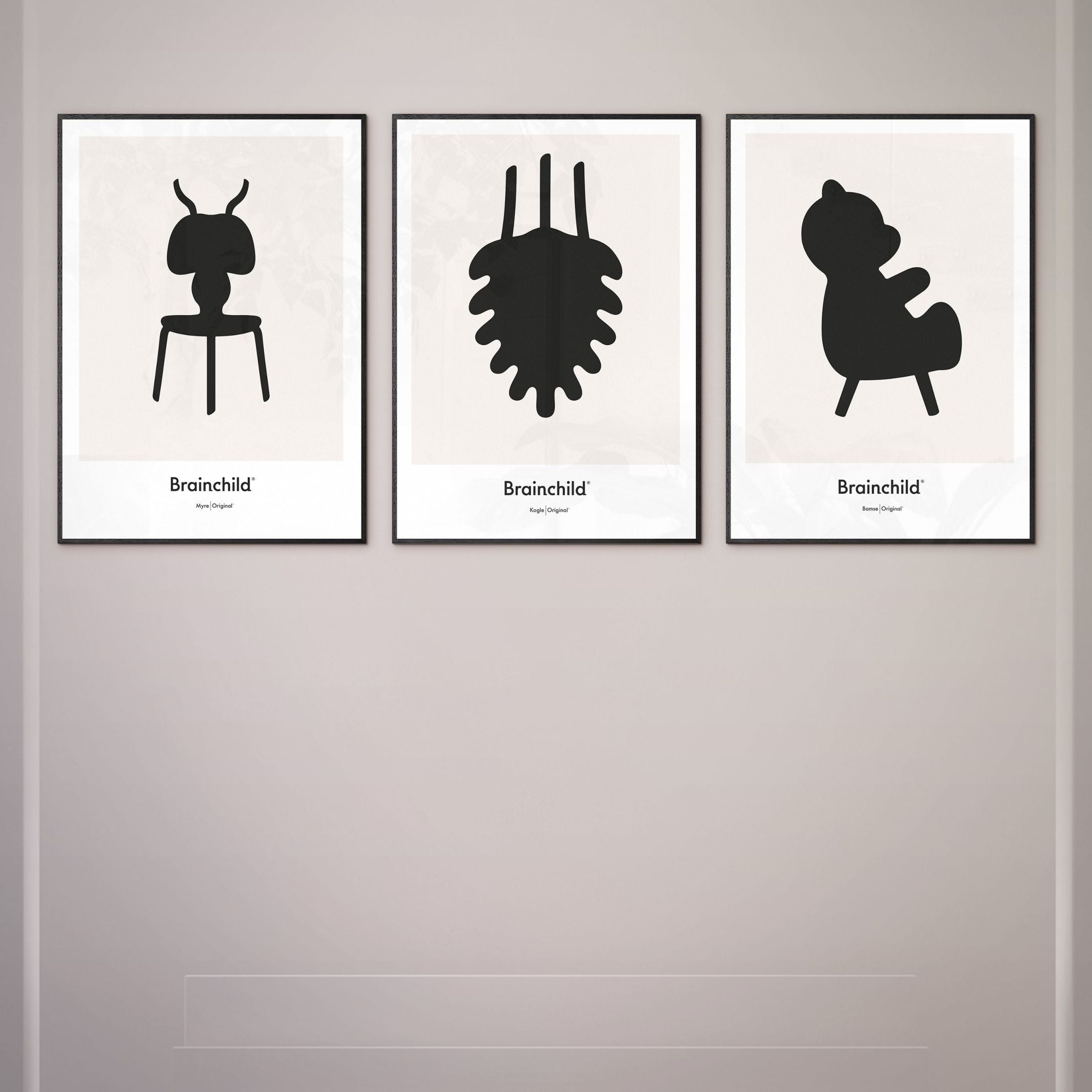 Brainchild Nallebjörn designikon affisch, ram i lätt trä 50x70 cm, grå