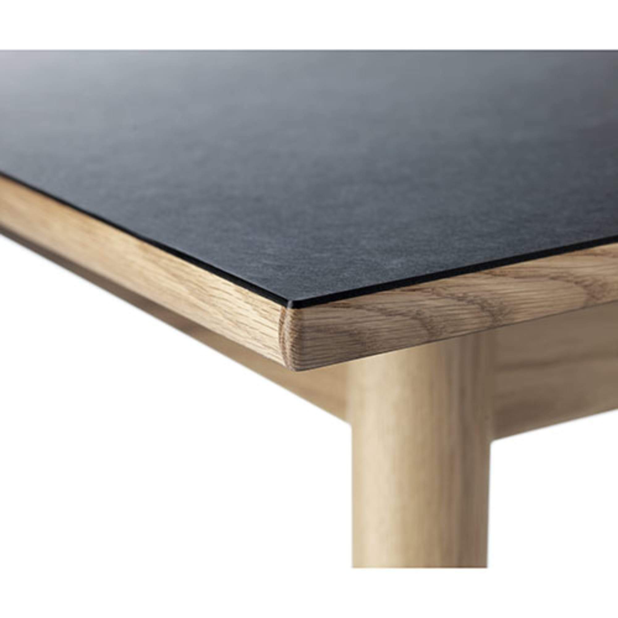FDB Møbler C35B matbord för 6 personer i ek, svart linoleum, 82x160 cm