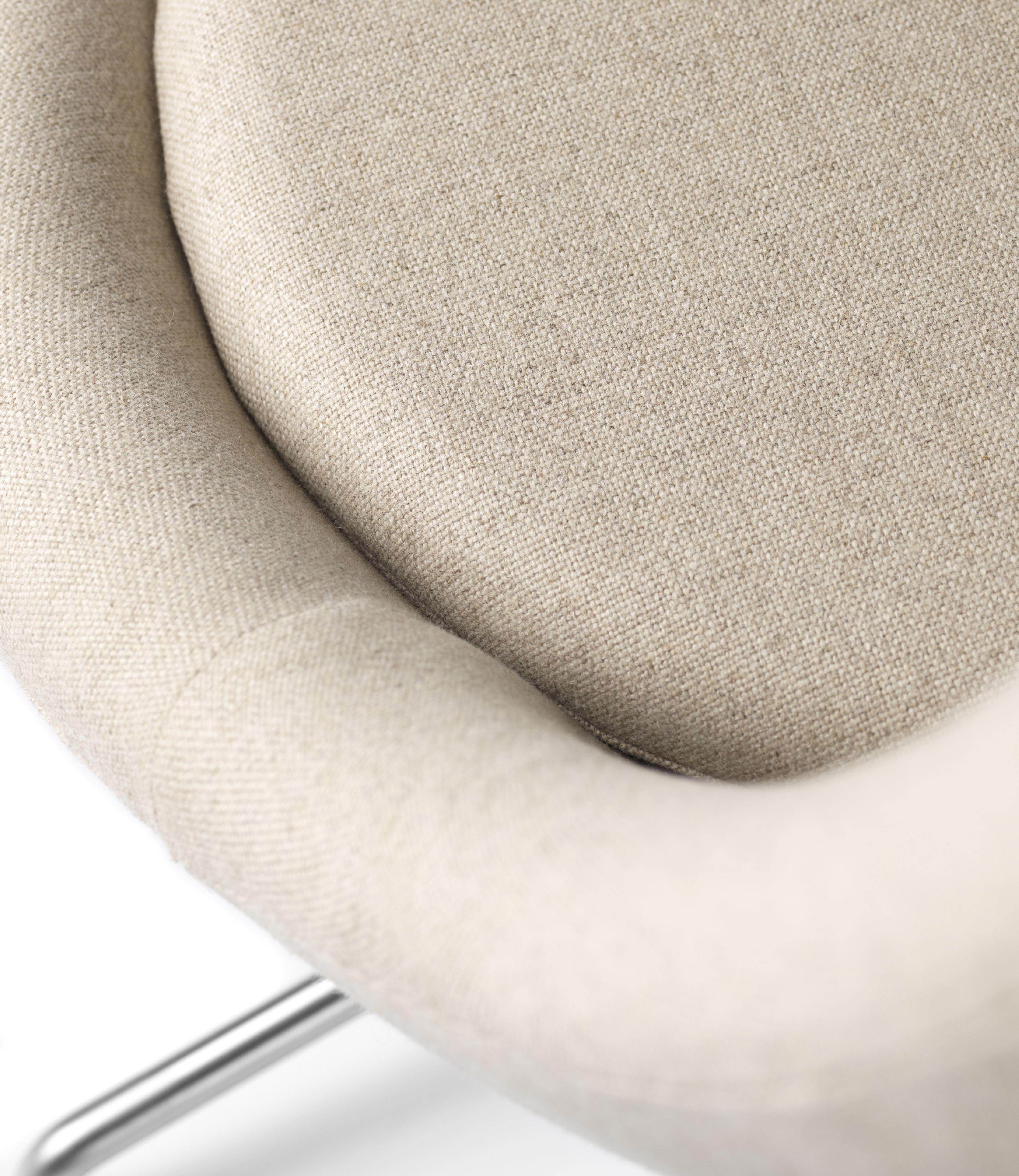 FDB Møbler L41 Bellamie Lounge -stol med svängbar ram, beige/metall