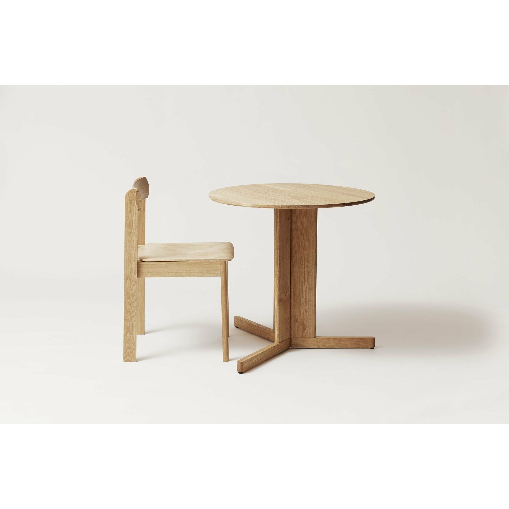 Form&Refine Trefoil Table Ø75 cm, vit oljeek