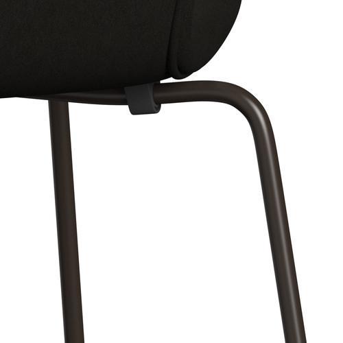 Fritz Hansen 3107 stol helt vadderad, brun brons/komfort svart (C61013)