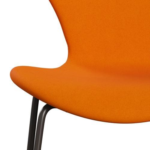 Fritz Hansen 3107 stol helt vadderad, brun brons/divina mörk orange