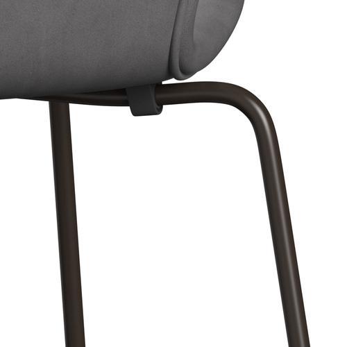 Fritz Hansen 3107 stol helt vadderad, brun brons/omfamning av betong