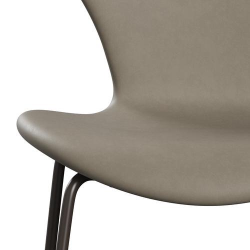 Fritz Hansen 3107 stol helt vadderad, brun brons/essentiell ljusgrå