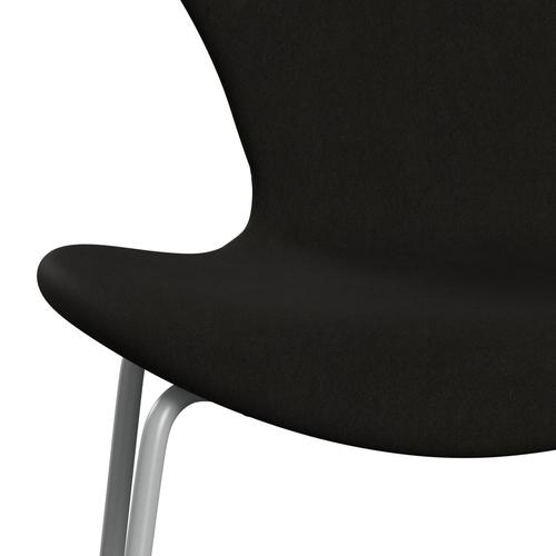 Fritz Hansen 3107 stol helt vadderad, nio grå/komfort svart (C61013)