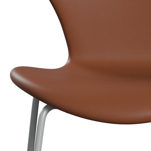 Fritz Hansen 3107 Stol Fuldpolstret, Nine Grey/Soft Cognac