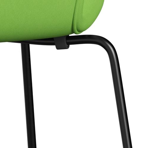 Fritz Hansen 3107 stol helt vadderad, svart/komfort ljusgrön (C68010)