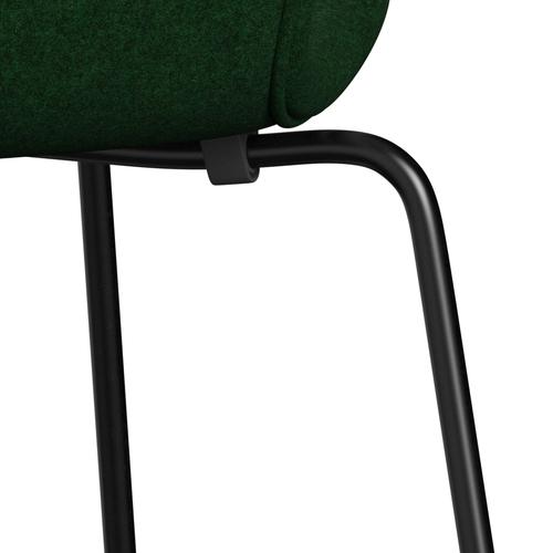 Fritz Hansen 3107 stol helt vadderad, svart/divina melange vid den främre gröna