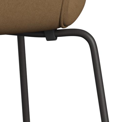 Fritz Hansen 3107 stol helt vadderad, varm grafit/komfort ljusgrå -brun