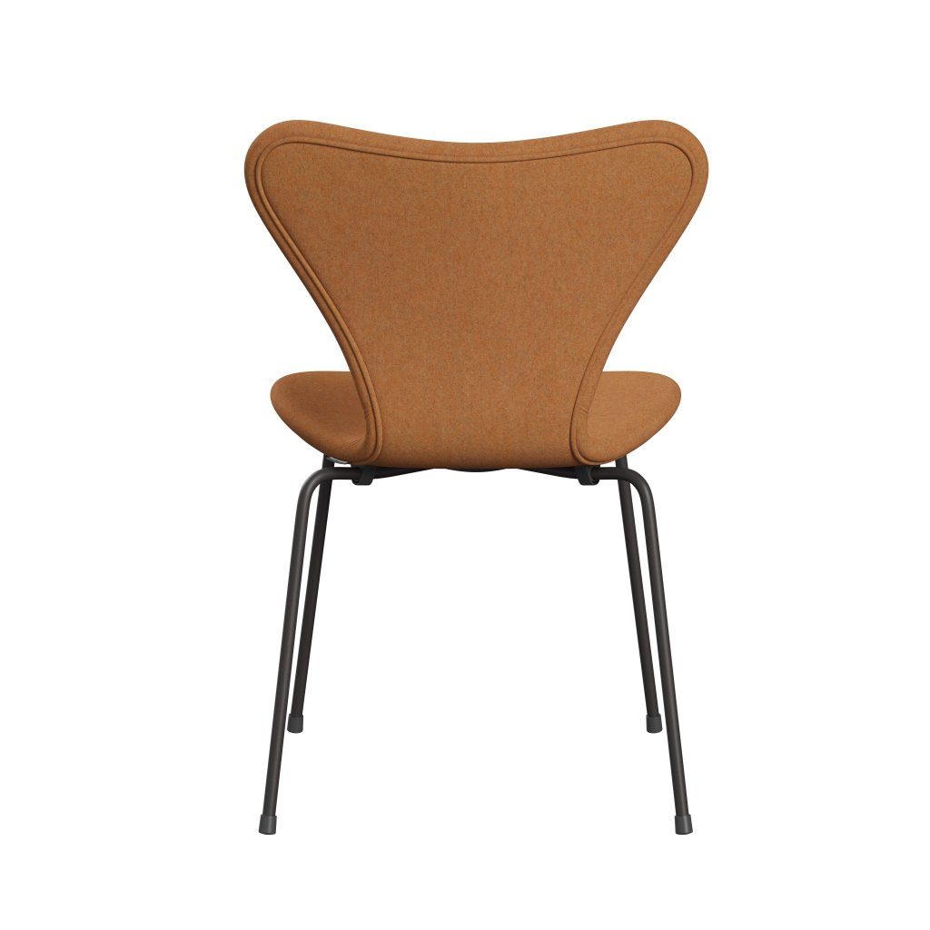 Fritz Hansen 3107 stol helt vadderad, varm grafit/divina MD -morot