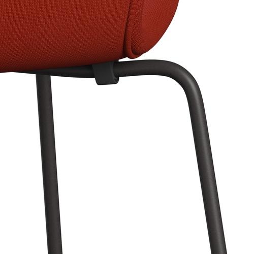 Fritz Hansen 3107 stol helt vadderad, varm grafit/berömmelse orange/röd