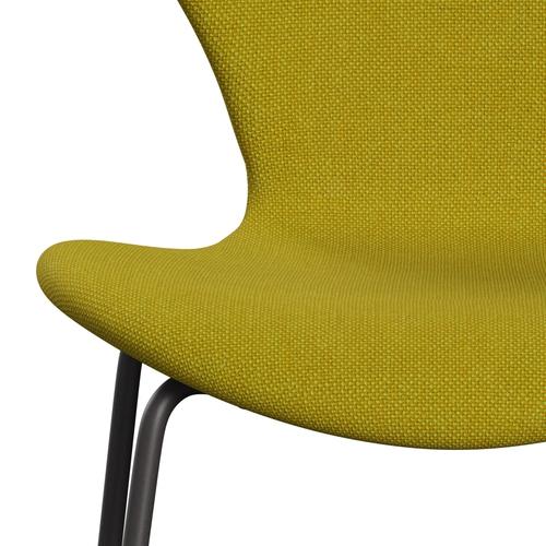 Fritz Hansen 3107 stol helt vadderad, varm grafit/hallingdal gul/grön