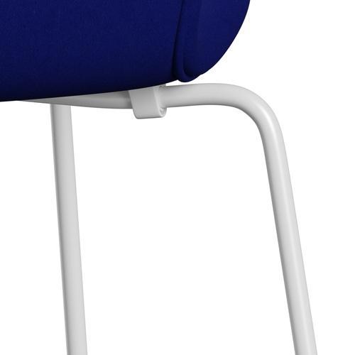 Fritz Hansen 3107 stol helt vadderad, vit/komfortblå (C66008)
