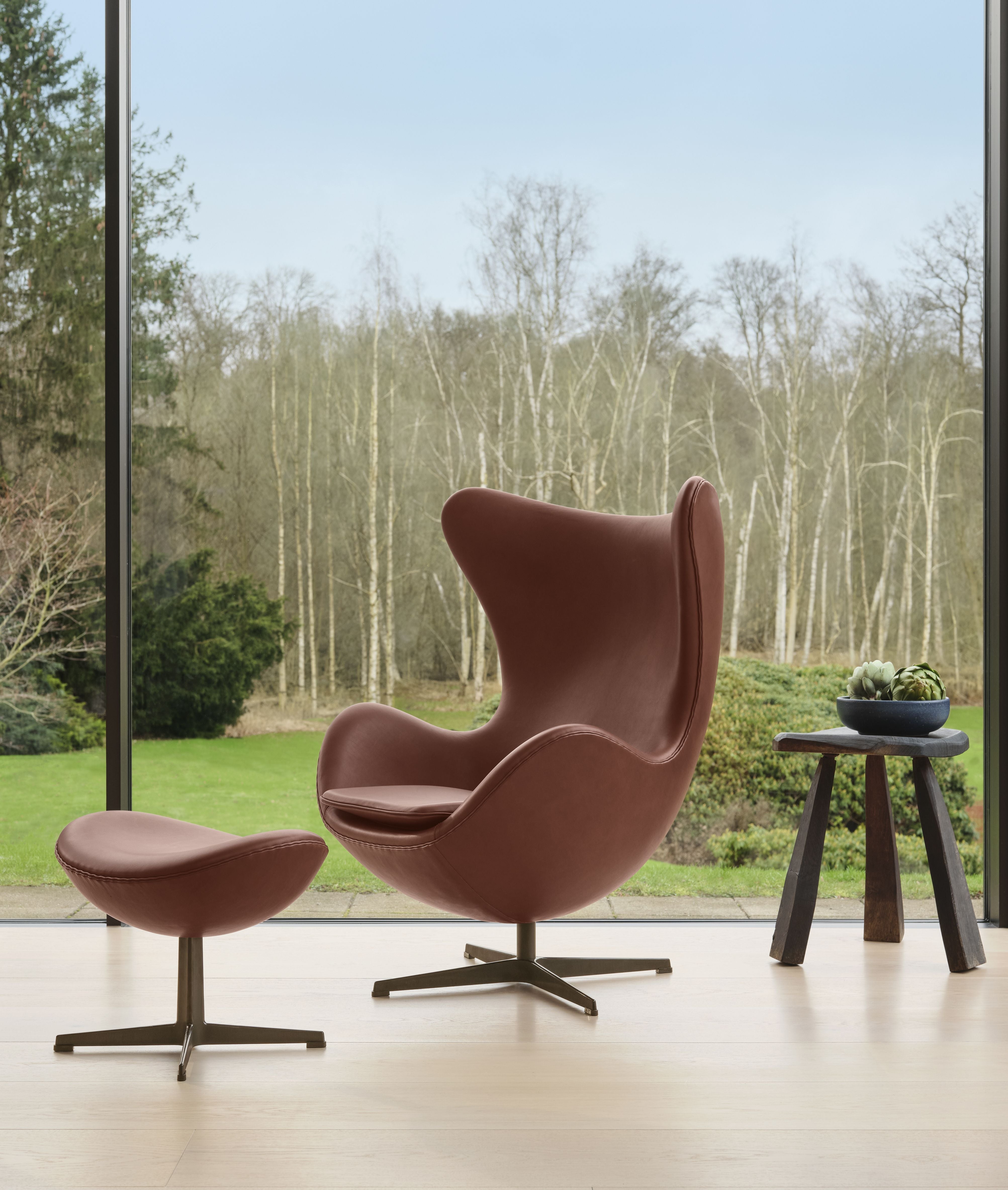 Fritz Hansen Egg Lounge Chair, Grace Chestnut Leather - Jubileumssamling