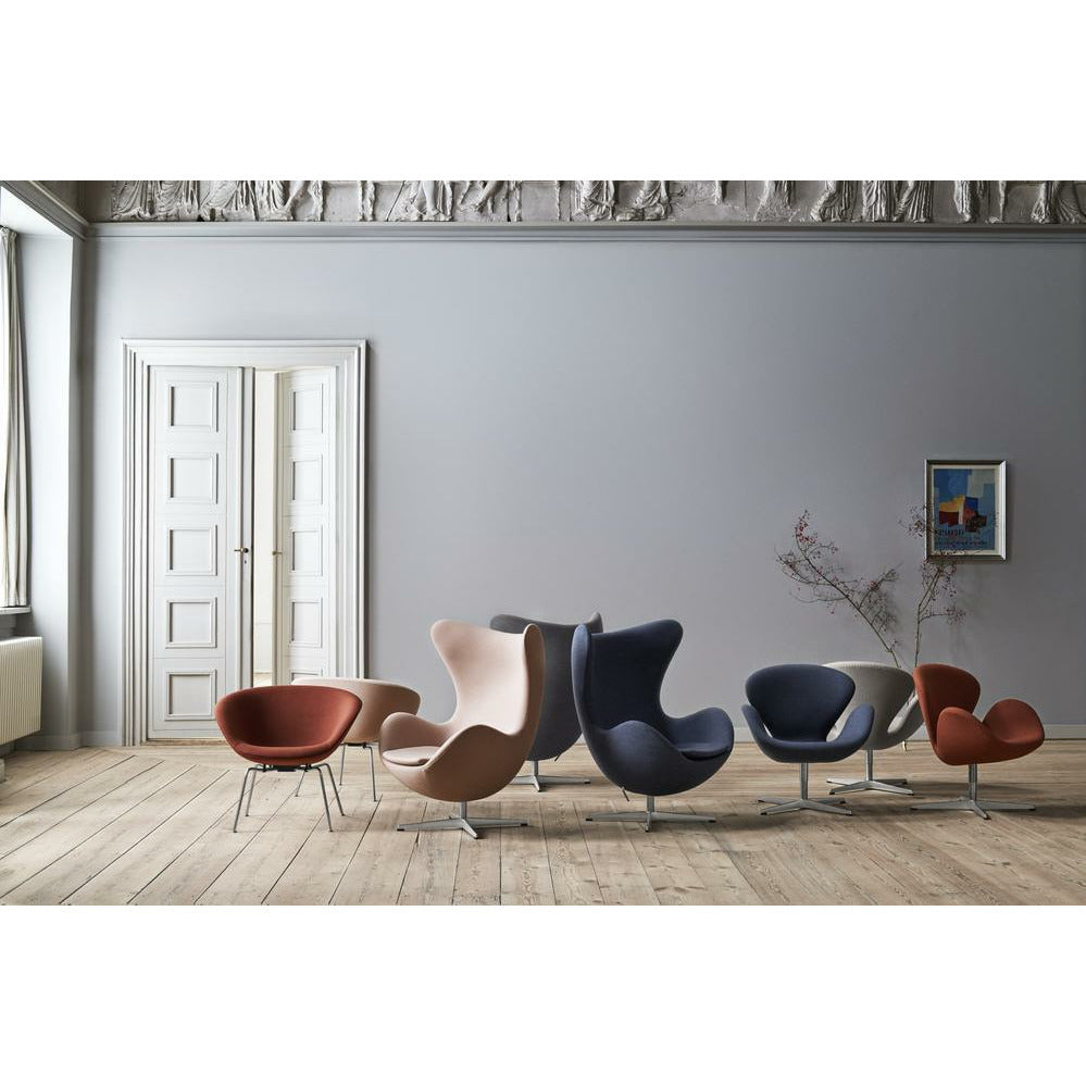 Fritz Hansen Egg Lounge Chair Tyg, Re-Wood Brown