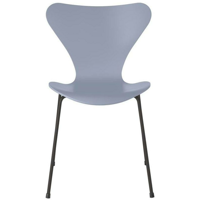 Fritz Hansen Serie 7 -stol lackerad lavendelblå skald, varm grafit ben