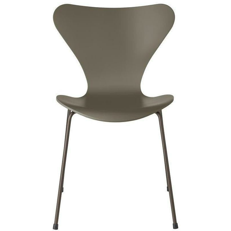 Fritz Hansen Serie 7 -stol lackerad olivgrön skallig, bruna bronsben