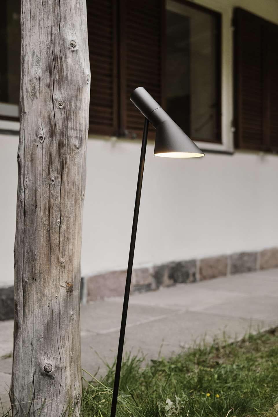 Louis Poulsen AJ Garden Long Bollard Black LED 2700 K 6,5 W, base uden adapter