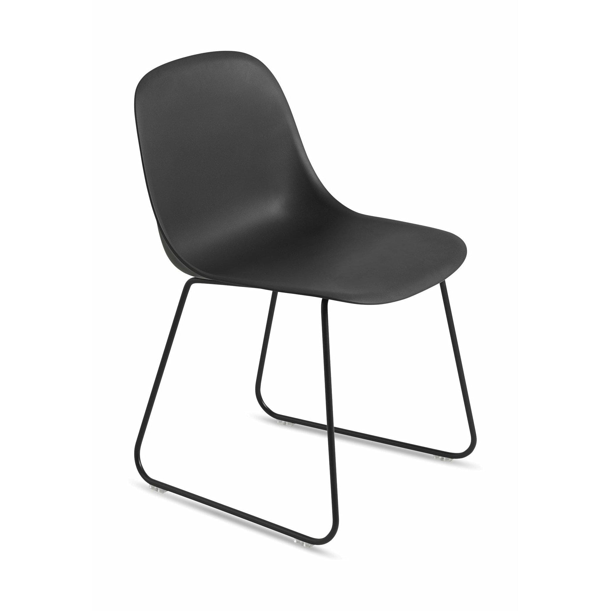Muuto Fiber Side Chair (återvunnen) Sluded Base, svart/svart