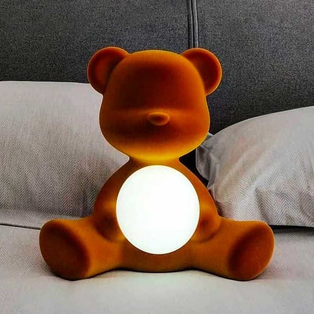 Qeeboo Teddy Girl laddningsbar LED -bordslampa Velvet Finish, Orange