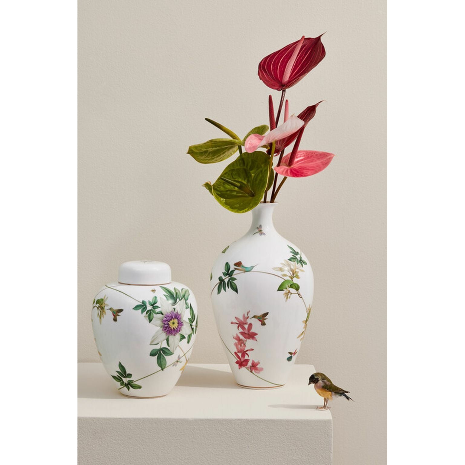 Wedgwood Hummingbird Vase Med Låg , H 15 Cm