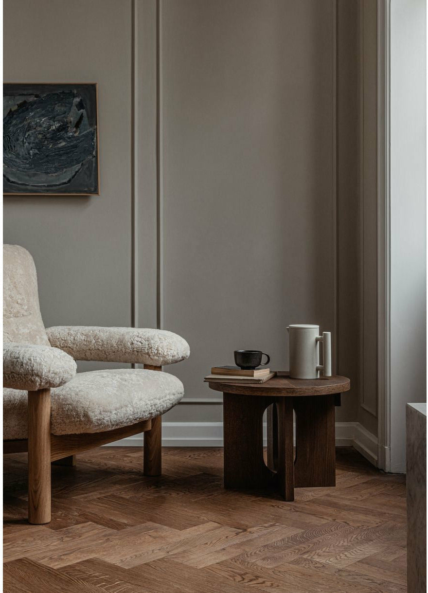 Audo Copenhagen Androbyne sidobord mörk -färgad ek/kunis breccia marmor, Ø50 cm