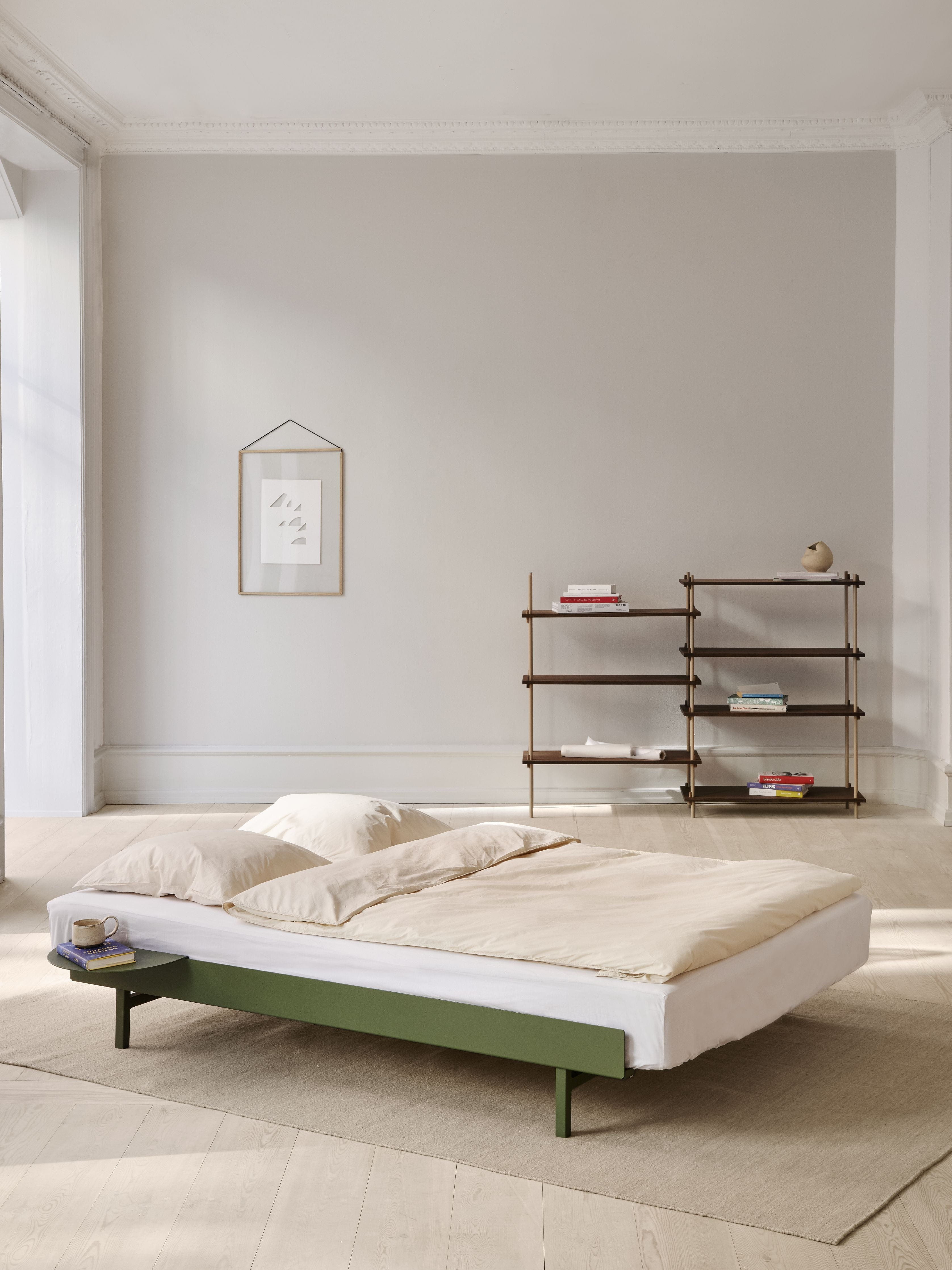 Moebe Säng med 1 sängbord 90-180 cm, tallgrön