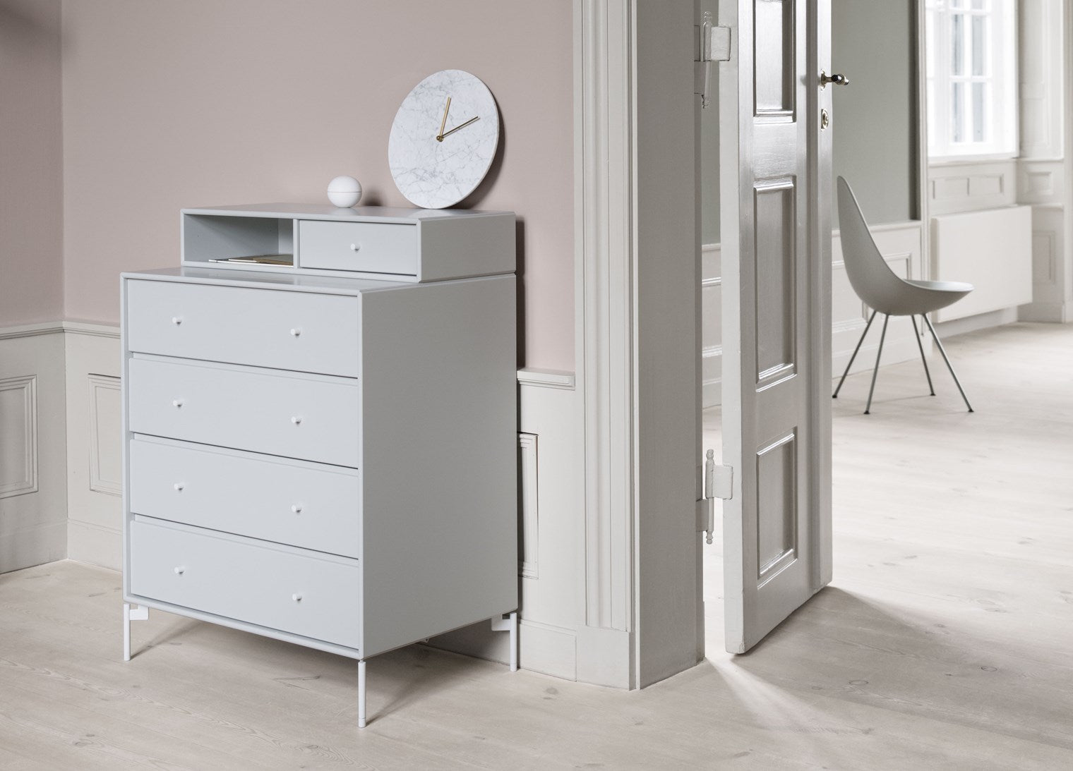 Montana Keep Chest Of Drawers With Legs, Acacia/Snow Acacia