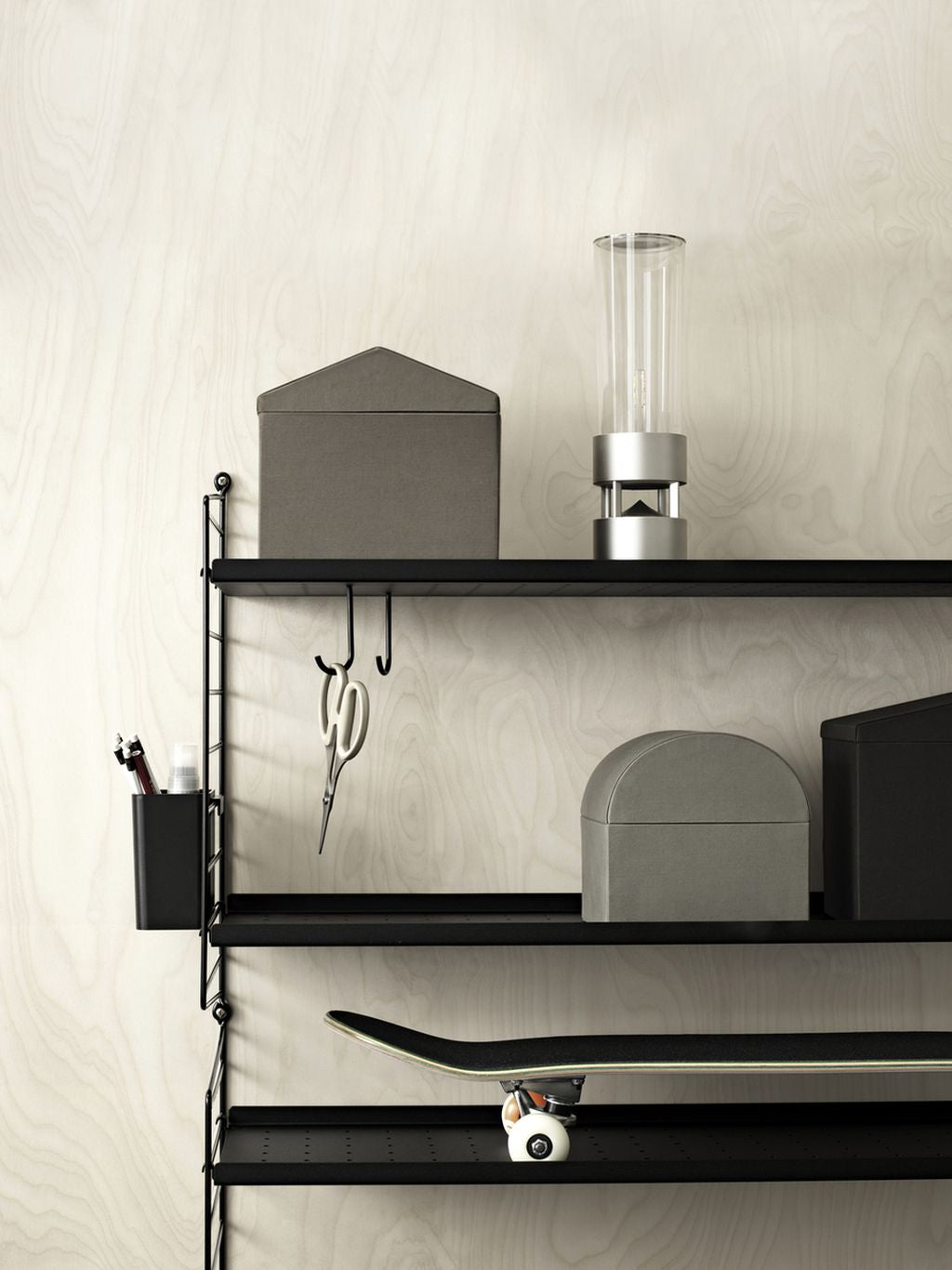 String Furniture Strängsystemets metallhylla med låg kant 30x78 cm, svart